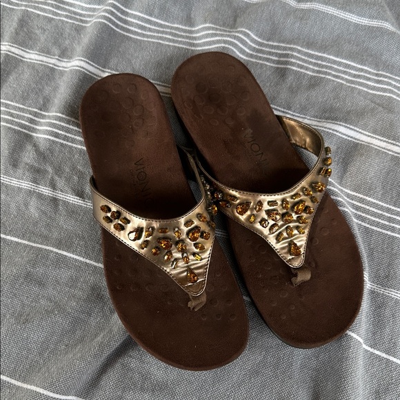 Vionic, brown jeweled thong sandals.Sz 10 - Picture 1 of 6